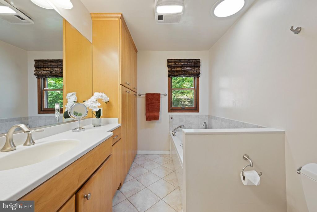 Image 20 of property listing at 29 MAPLE AVE, Catonsville, MD 21228