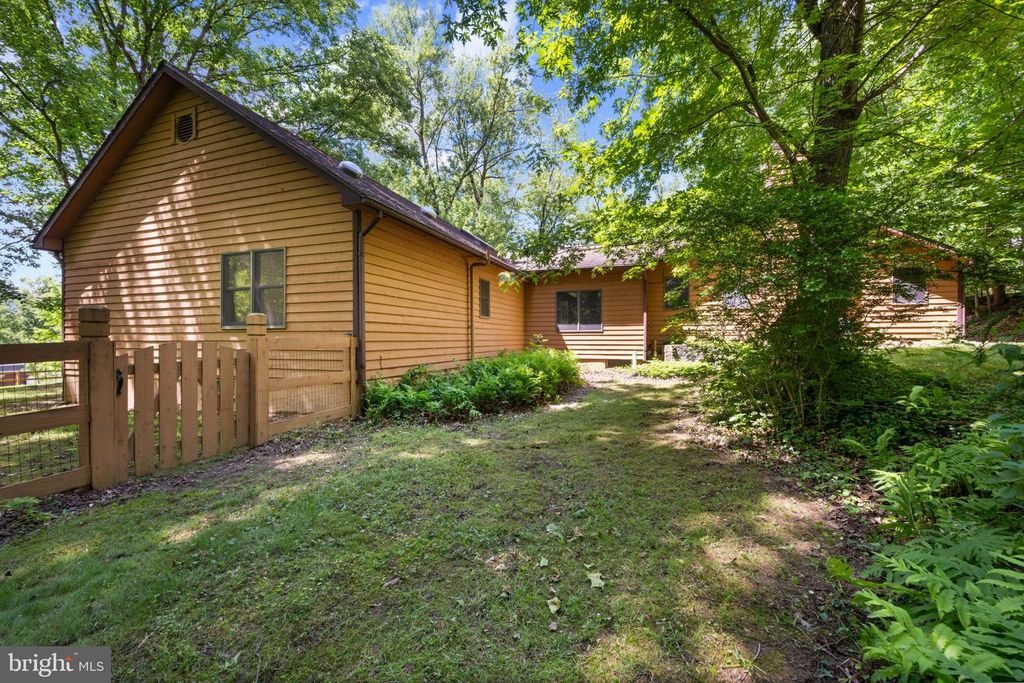 Image 30 of property listing at 29 MAPLE AVE, Catonsville, MD 21228
