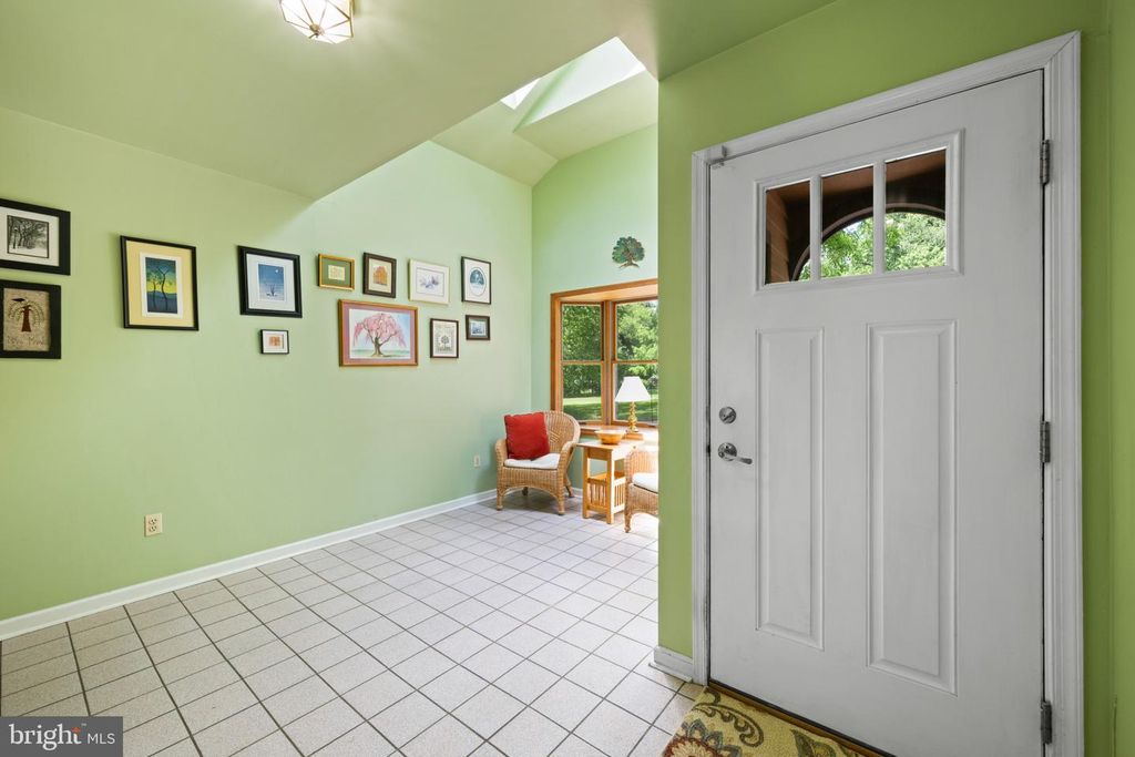 Image 3 of property listing at 29 MAPLE AVE, Catonsville, MD 21228