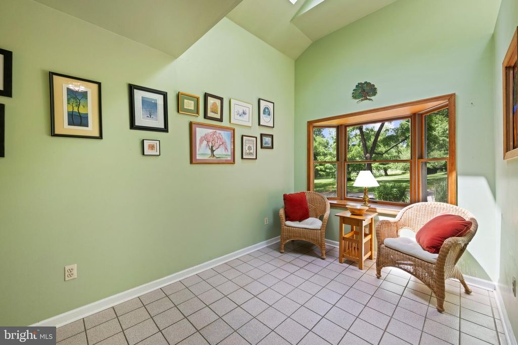 Image 4 of property listing at 29 MAPLE AVE, Catonsville, MD 21228