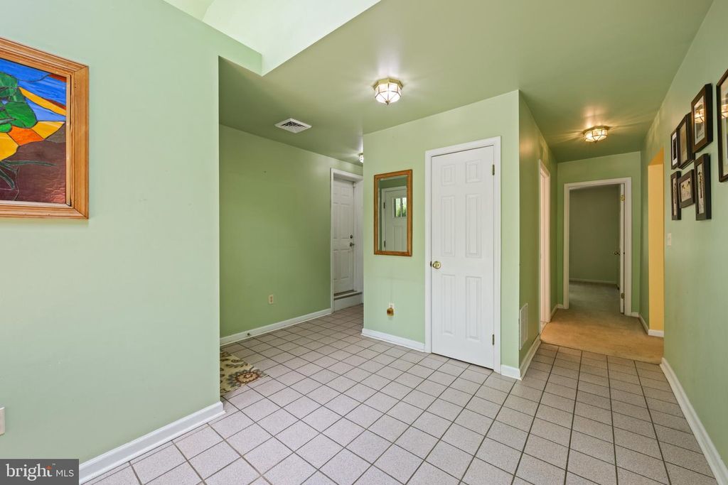 Image 5 of property listing at 29 MAPLE AVE, Catonsville, MD 21228