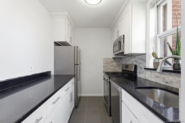 36-10 Utopia Parkway E4, Flushing, NY 11358