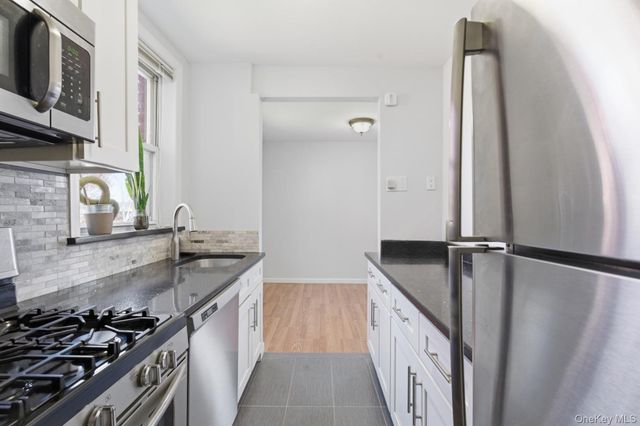 36-10 Utopia Parkway E4, Flushing, NY 11358