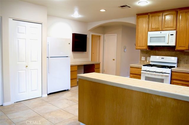 4813 Topanga Canyon, Woodland Hills, CA 91364