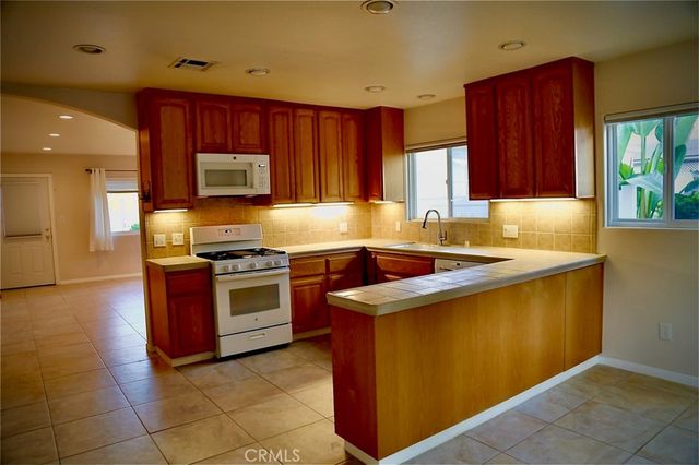 4813 Topanga Canyon, Woodland Hills, CA 91364