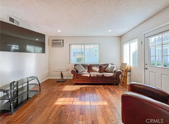 4813 Topanga Canyon, Woodland Hills, CA 91364