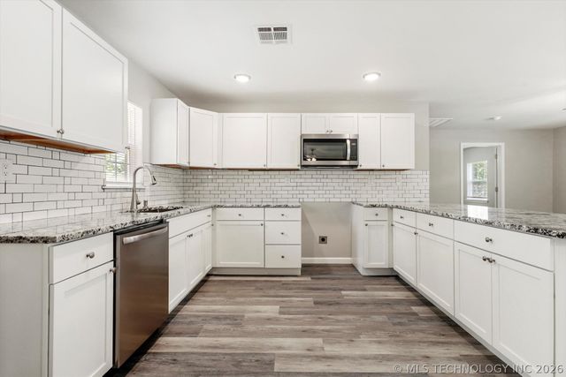 407 N Forest Street, Jenks, OK 74037