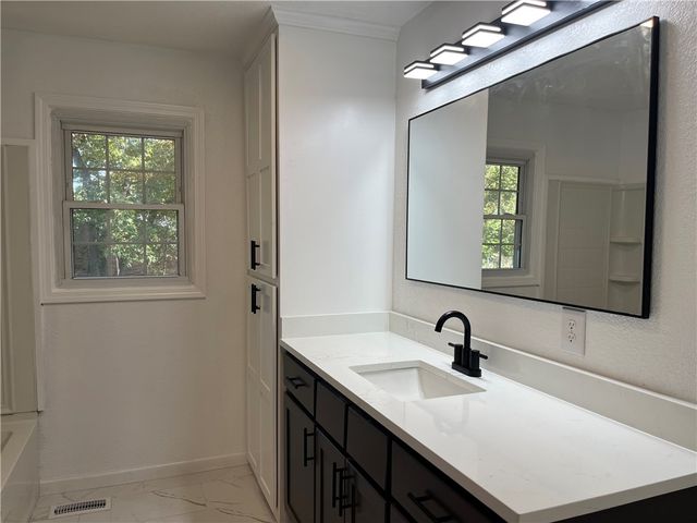 1420 N Greenwich, Russellville, AR 72801