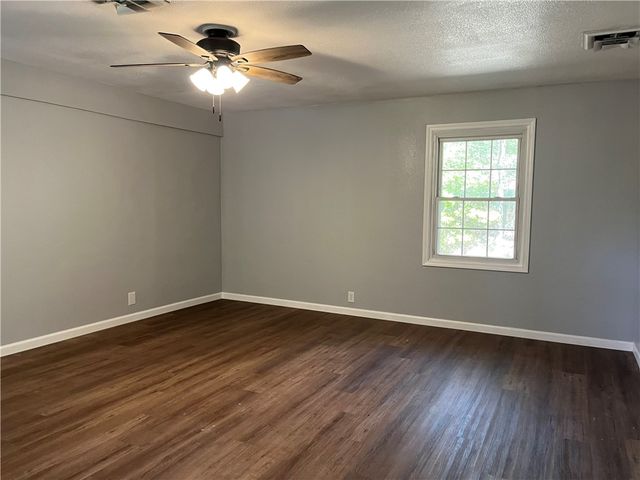 1420 N Greenwich, Russellville, AR 72801