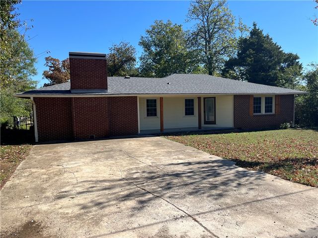 1420 N Greenwich, Russellville, AR 72801