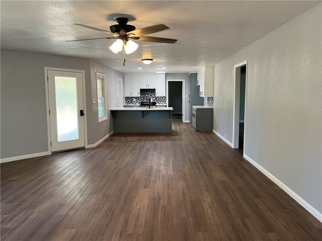 1420 N Greenwich, Russellville, AR 72801