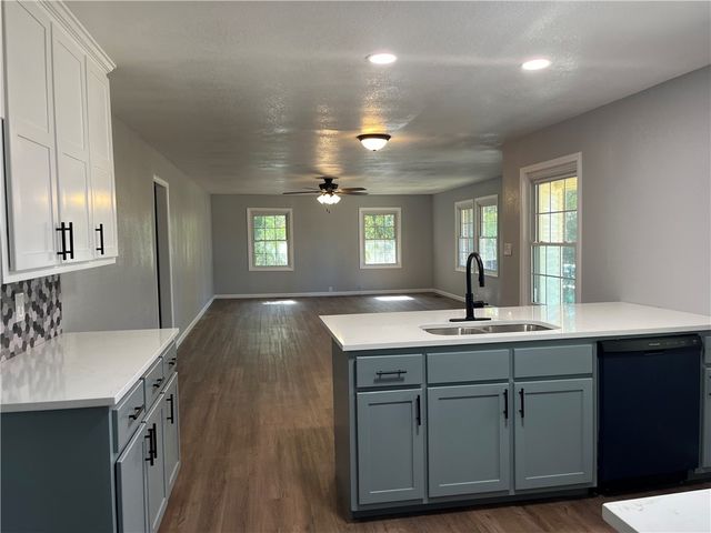 1420 N Greenwich, Russellville, AR 72801