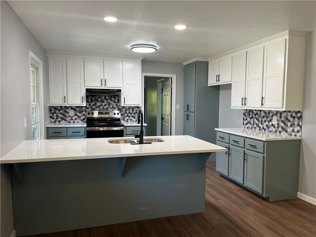 1420 N Greenwich, Russellville, AR 72801