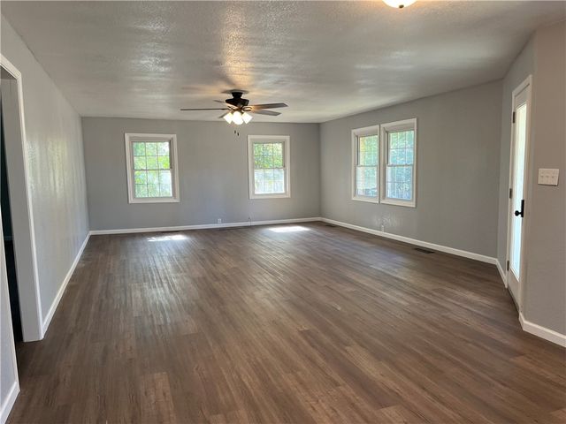 1420 N Greenwich, Russellville, AR 72801