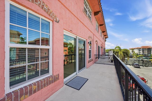 670 Tennis Club Drive 303, Fort Lauderdale, FL 33311