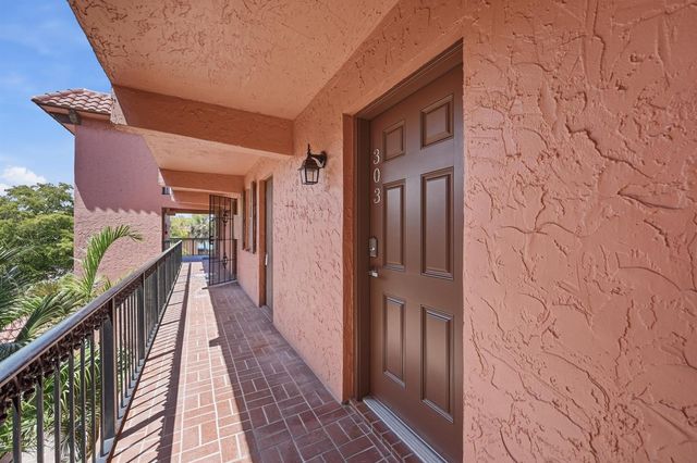 670 Tennis Club Drive 303, Fort Lauderdale, FL 33311