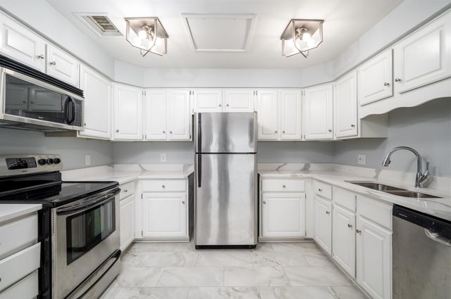 655 S Riverside Dr Ph 1405, Memphis, TN 38103