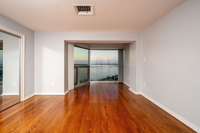 655 S Riverside Dr Ph 1405, Memphis, TN 38103