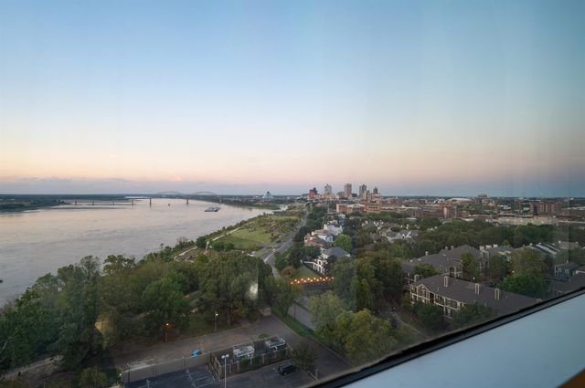 655 S Riverside Dr Ph 1405, Memphis, TN 38103