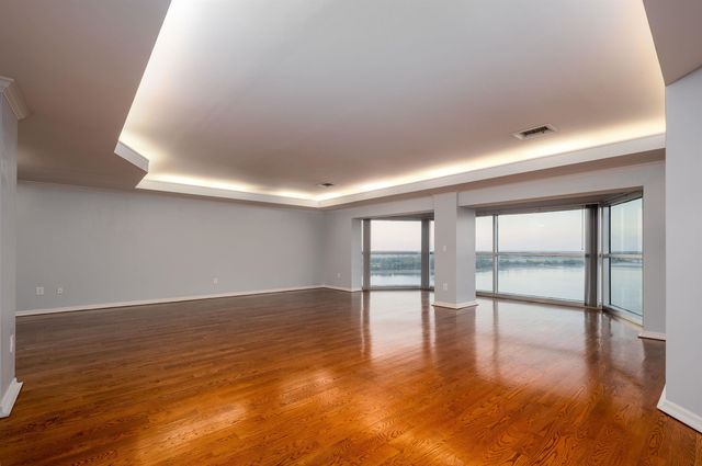 655 S Riverside Dr Ph 1405, Memphis, TN 38103