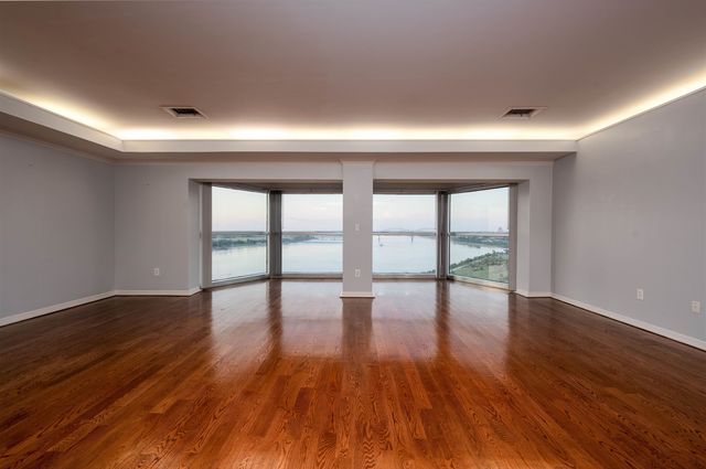 655 S Riverside Dr Ph 1405, Memphis, TN 38103