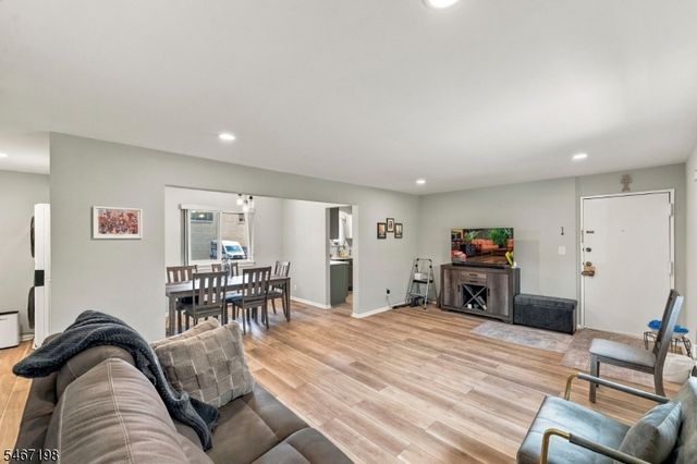 164 Diamond Bridge Ave 9, Hawthorne Boro, NJ 07506