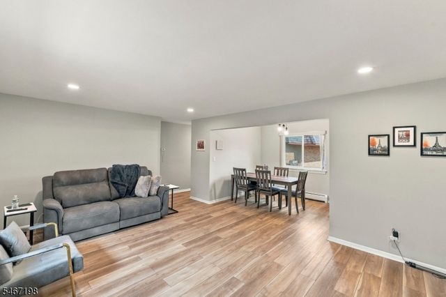 164 Diamond Bridge Ave 9, Hawthorne Boro, NJ 07506