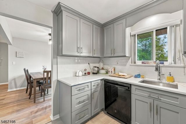 164 Diamond Bridge Ave 9, Hawthorne Boro, NJ 07506