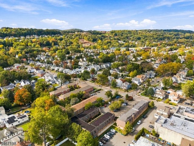 164 Diamond Bridge Ave 9, Hawthorne Boro, NJ 07506