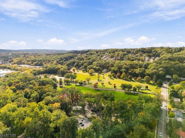 164 Diamond Bridge Ave 9, Hawthorne Boro, NJ 07506