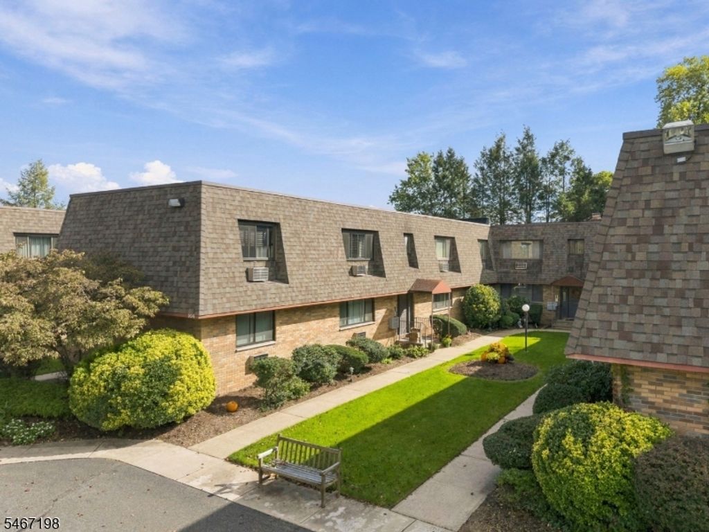 164 Diamond Bridge Ave 9, Hawthorne Boro, NJ 07506 — photo 2