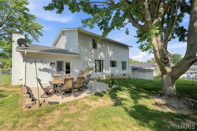 23 Raintree Court, St Peters, MO 63376