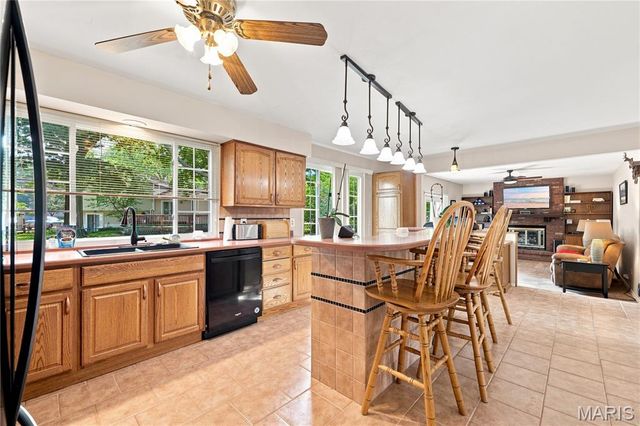 23 Raintree Court, St Peters, MO 63376