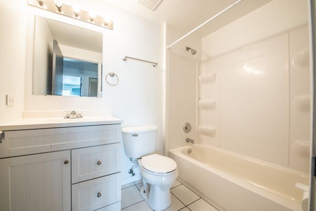 1799 Jamestown Circle, Hoffman Estates, IL 60169