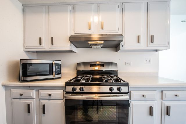 1799 Jamestown Circle, Hoffman Estates, IL 60169