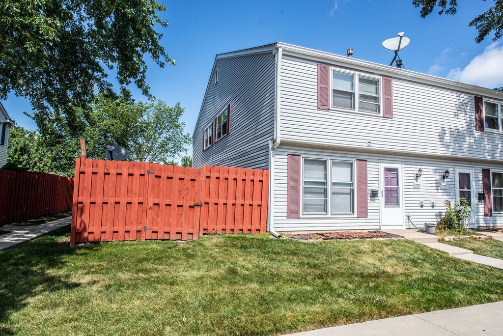 1799 Jamestown Circle, Hoffman Estates, IL 60169