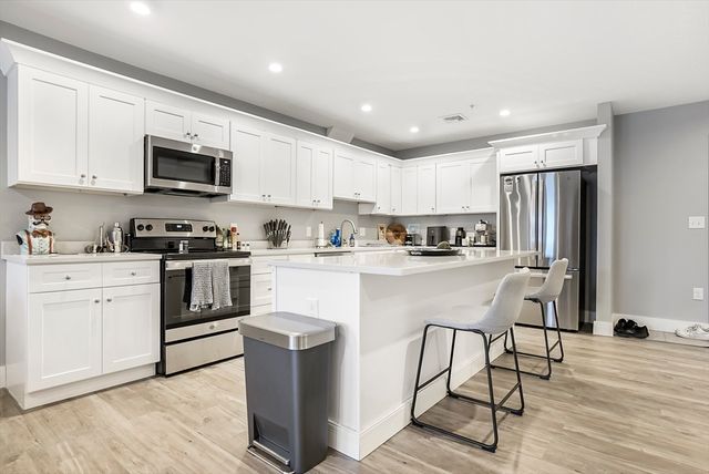 245 Bussey St 303, Dedham, MA 02026