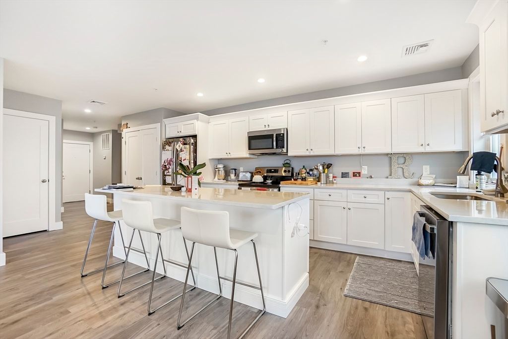245 Bussey St 303, Dedham, MA 02026