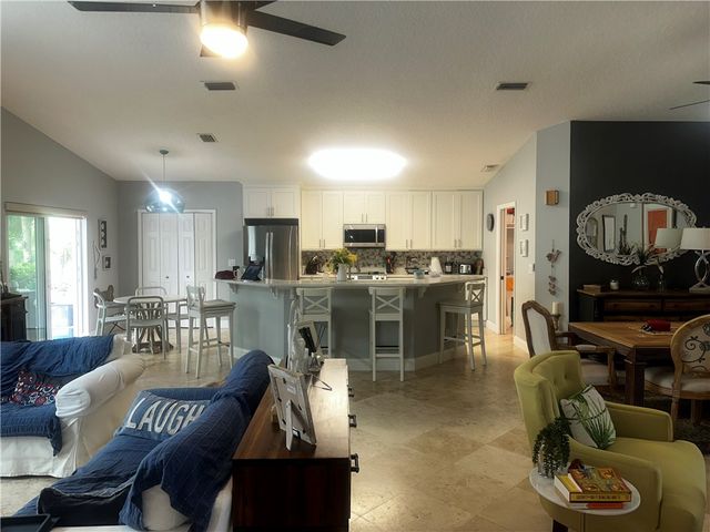 6275 33rd Manor, Vero Beach, FL 32966