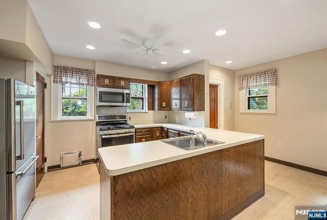 482 Standish Road, Teaneck, NJ 07666