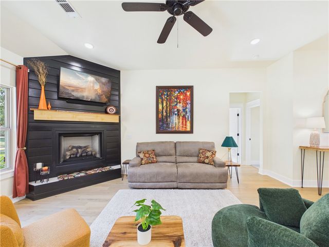 54 Perth Drive, Bella Vista, AR 72715