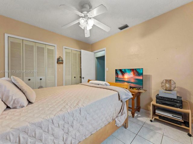27 E 12th St, Hialeah, FL 33010