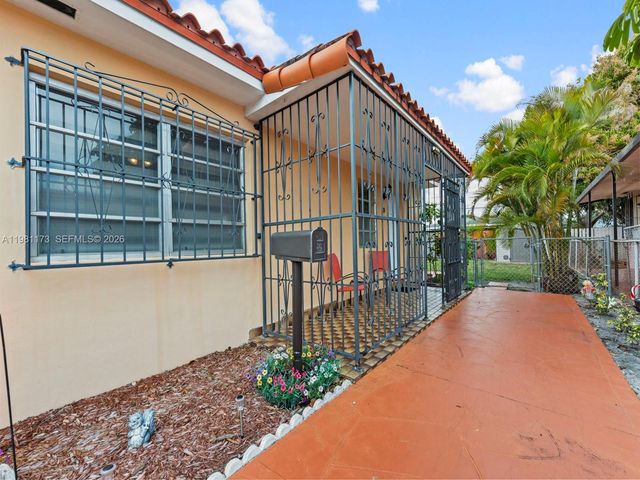 27 E 12th St, Hialeah, FL 33010