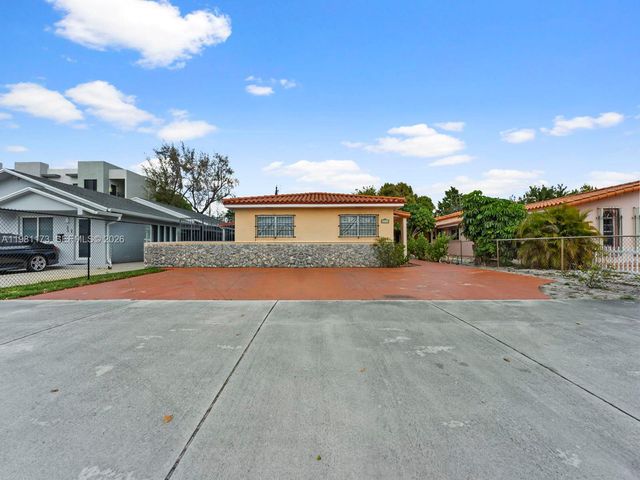 27 E 12th St, Hialeah, FL 33010
