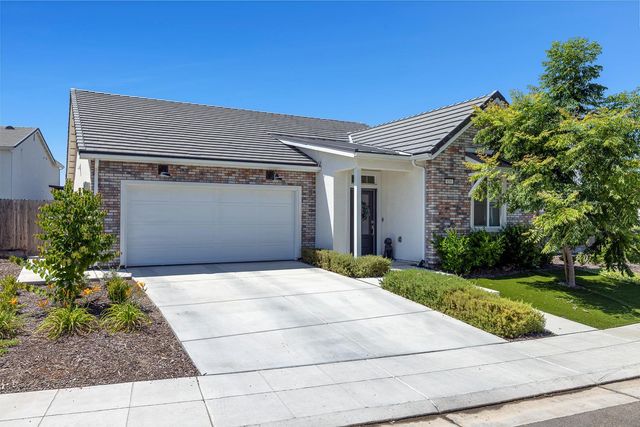 854 Blue Oak Lane W, Madera, CA 93636