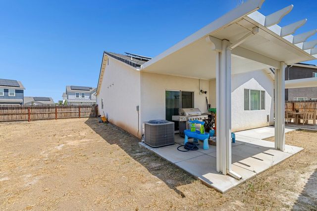 854 Blue Oak Lane W, Madera, CA 93636