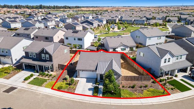854 Blue Oak Lane W, Madera, CA 93636