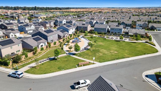 854 Blue Oak Lane W, Madera, CA 93636