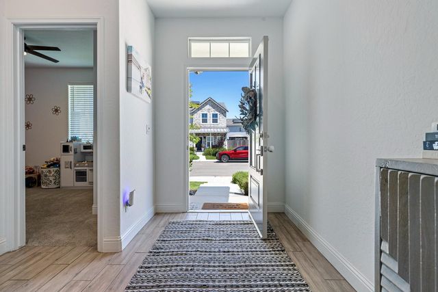 854 Blue Oak Lane W, Madera, CA 93636
