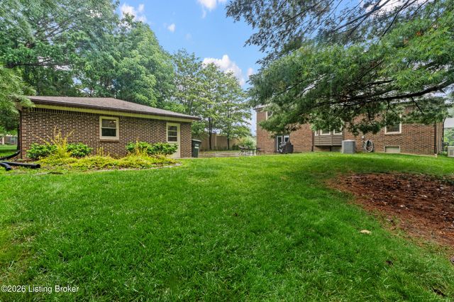 10521 Applecross Way, Louisville, KY 40223
